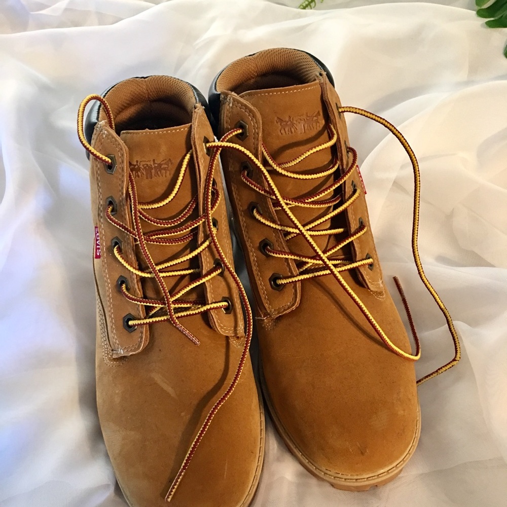 LEVI Boots